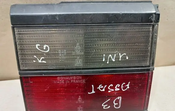 Volkswagen PASSAT B3 Tailgate rear/tail lights 333945107
