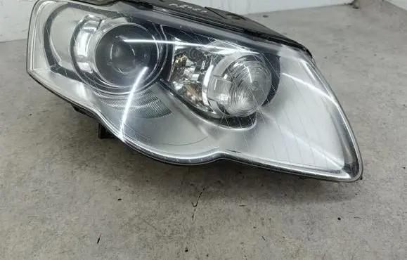 Volkswagen PASSAT B6 Headlight/headlamp 