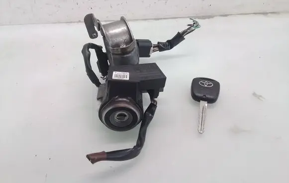 Toyota Avensis T250 Ignition lock N05015178