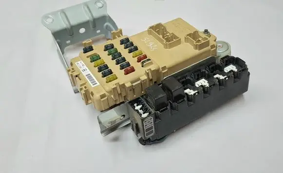 Subaru Legacy Fuse module 60T186