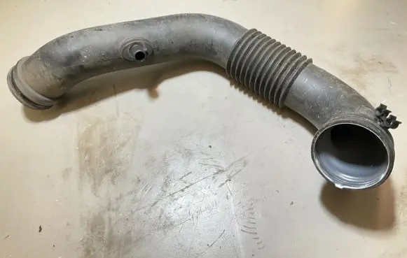 Iveco Daily 6th gen Air intake hose/pipe 5801317099