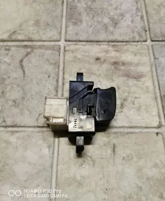 Nissan Primera Electric window control switch