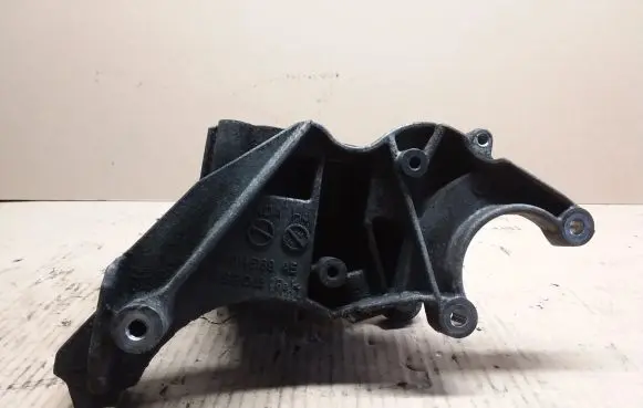 Audi A5 Sportback 8TA Power steering pump mounting bracket 059145169AE