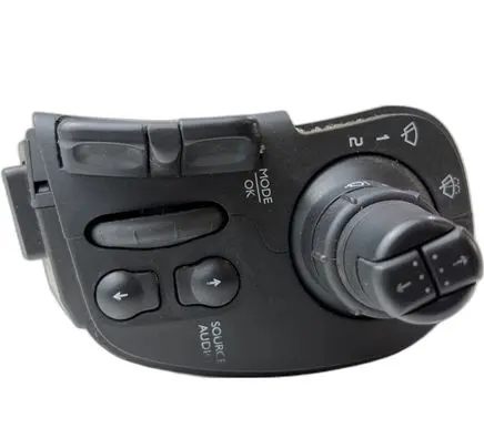 Renault Clio III Tailgate/trunk/boot open switch