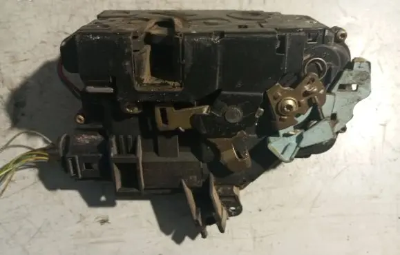 Skoda Octavia Mk2 (1Z) Front door lock 3D1837015 CZWL3A00467