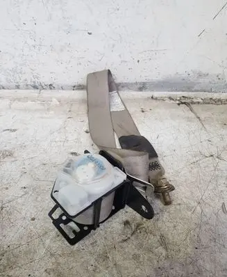 Infiniti Q45 III Middle seatbelt (rear) 