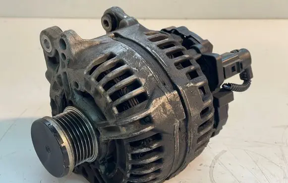 Skoda Yeti (5L) Generator/alternator 03F903023