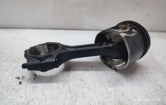 KIA Sorento Piston with connecting rod