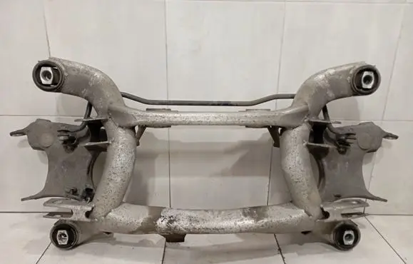 BMW 5 E39 Rear subframe 33312229531