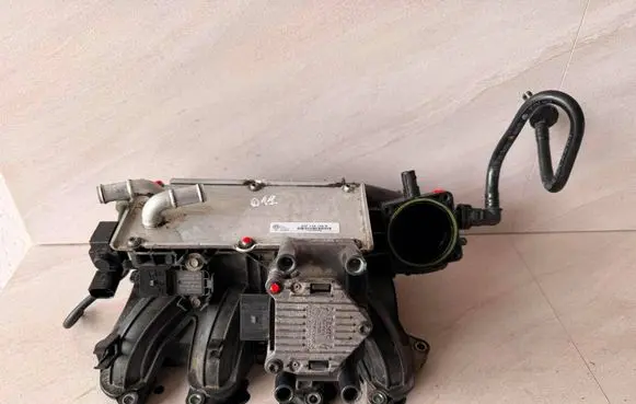 Skoda Yeti (5L) Intake manifold 03F145749B 03F129711H