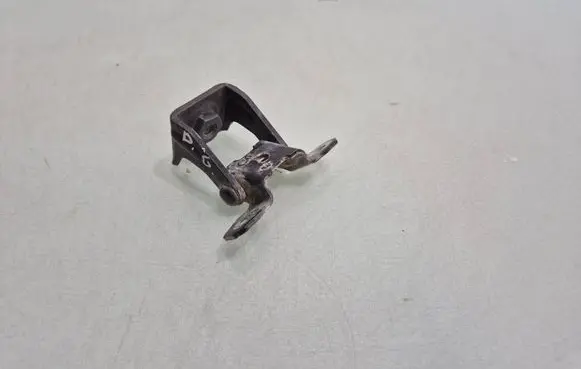 Tailgate/trunk/boot hinge
