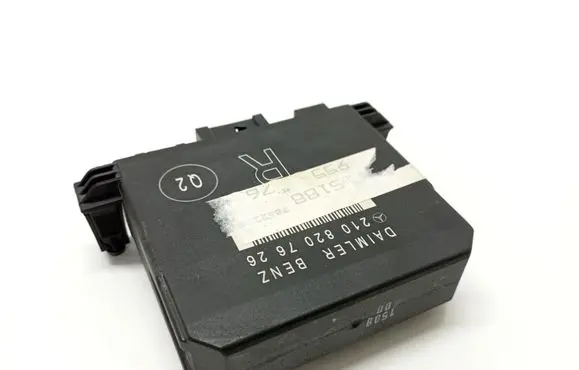 Mercedes-Benz E W210 Door control unit/module 2108207626