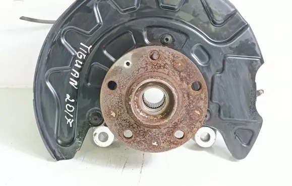 Volkswagen Tiguan Front wheel hub spindle knuckle 5Q0407257C 5Q0407257