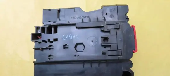 Mercedes-Benz C W204 Fuse box set A2045403850 A0035420019