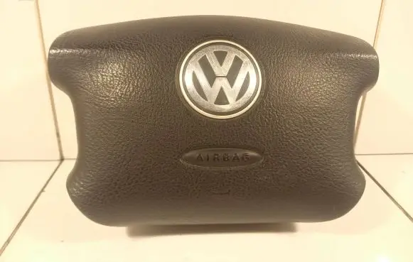 Volkswagen Golf IV Steering wheel airbag 3B0880201BM