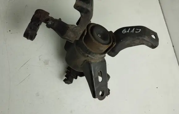 Toyota Avensis T270 Engine mount bracket