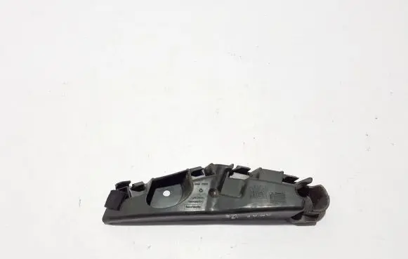 Front bumper mounting bracket