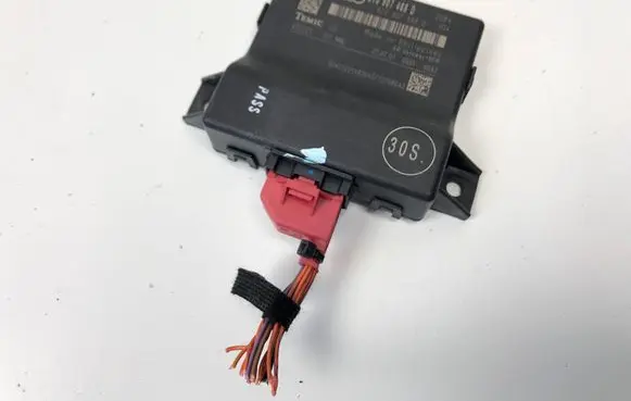 Audi A5 8T 8F Gateway control module 8T0907468D