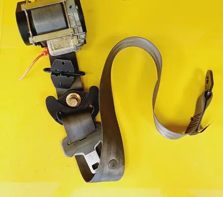 Citroen C5 Front seatbelt 040139