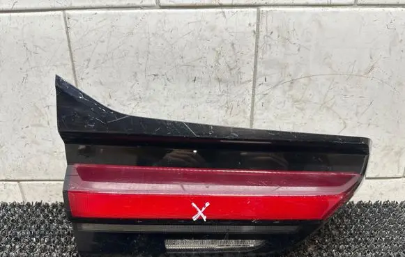 Tailgate rear/tail lights
