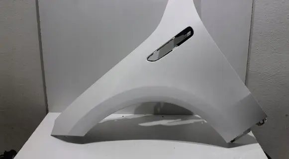 Mercedes-Benz EQC Fender
