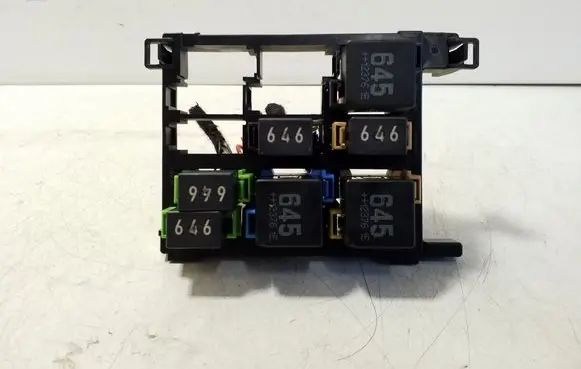 Audi Q3 8U Relay mounting block 7N0937503