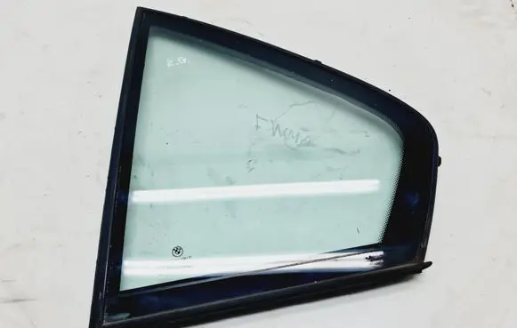 Rear vent window glass