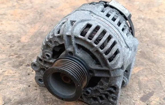 Volkswagen Golf IV Generator/alternator 06B903018SX