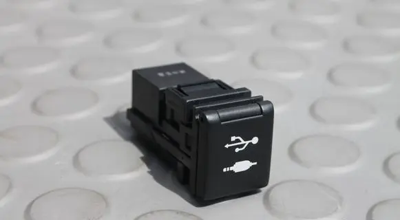 Toyota RAV 4 (XA50) USB socket connector TOYOTARAV4VUSB