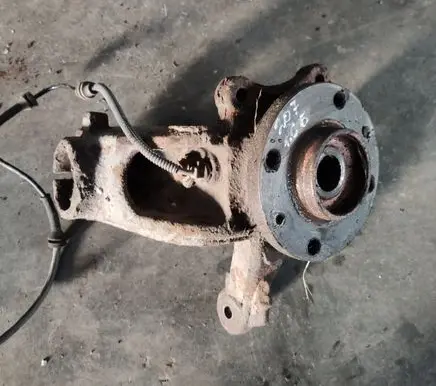 Peugeot 207 Front wheel hub spindle knuckle