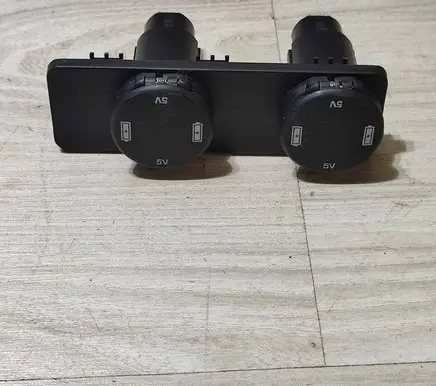 Jaguar F-Pace USB socket connector FK7219010AB XBGT3 20170902