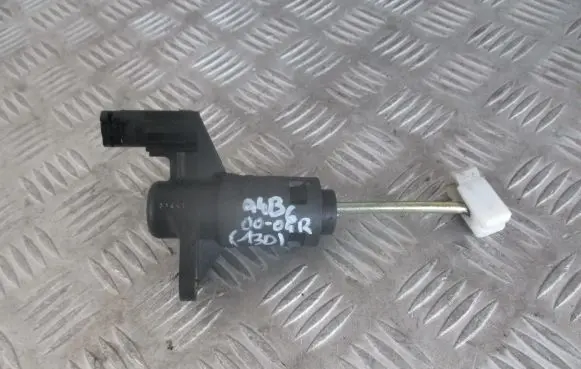 Audi A4 S4 B6 8E 8H Clutch slave cylinder 