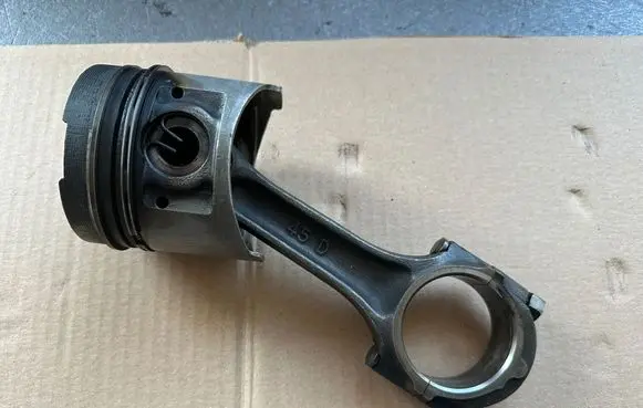 Mitsubishi Pajero Connecting rod/conrod MD050006 MD103308