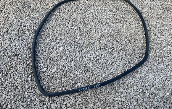 Volkswagen Touran I Front door rubber seal 