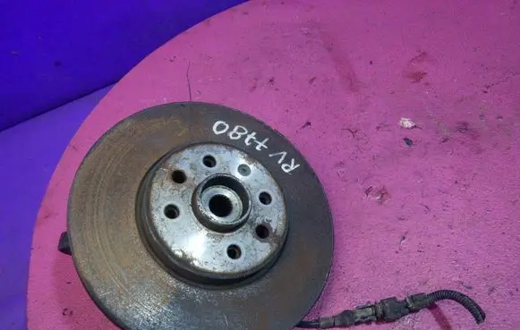 Opel Meriva A Front wheel hub spindle knuckle 