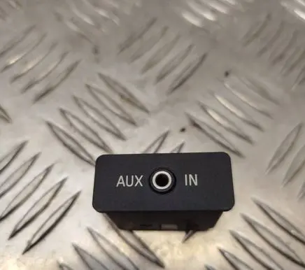 BMW X5 E70 AUX in-socket connector 6986791