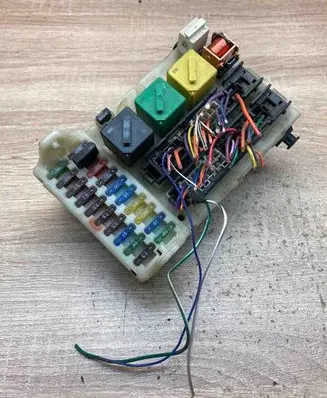 Ford Mondeo MK II Fuse module 98BG14K150AD 58362905