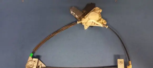 Mitsubishi Carisma Rear door window regulator motor 105683104