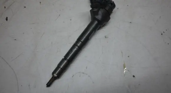 Volkswagen Tiguan Fuel injector 03L130277J
