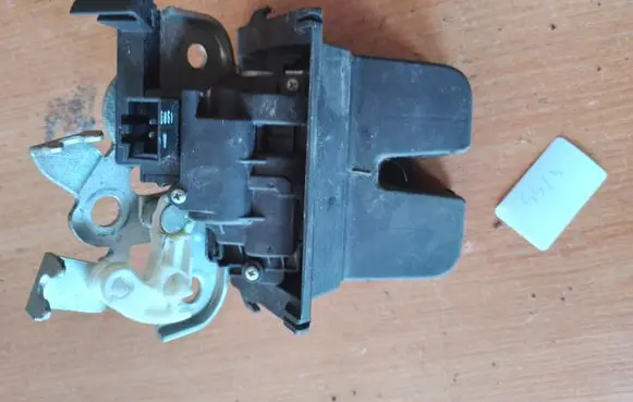 Skoda Superb B6 (3T) Loading door lock ESTATEPIKAPAS