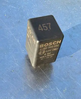 Audi Q5 SQ5 8R Glow plug pre-heat relay 0281003032 20110404