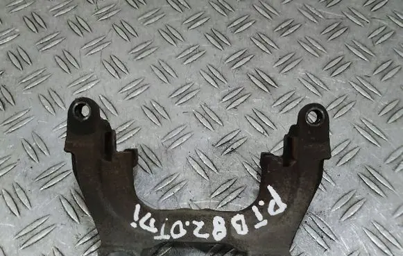 Volkswagen PASSAT B8 Brake caliper pad carrier rear 