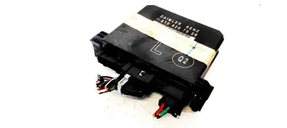 Mercedes-Benz E W210 Door control unit/module 2108207526