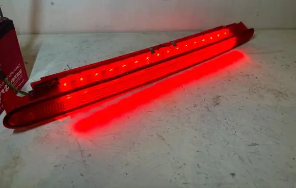 Volkswagen Touran I Third/center stoplight 1T0945087A