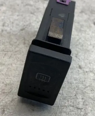 Volkswagen PASSAT B5.5 Windscreen/window heater switch
