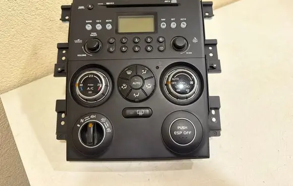 Suzuki Grand Vitara II Radio/CD/DVD/GPS head unit 3951064J0