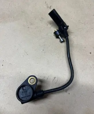 BMW 5 F10 F11 Crankshaft position sensor 7582842 25916010