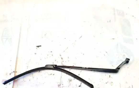 Toyota Auris 150 Front wiper blade arm