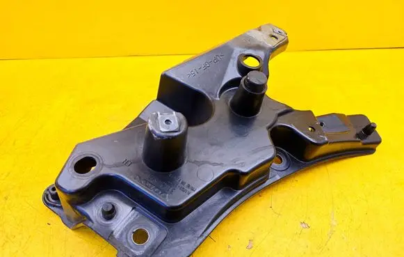 Volvo XC60 Fender mounting bracket 31424578