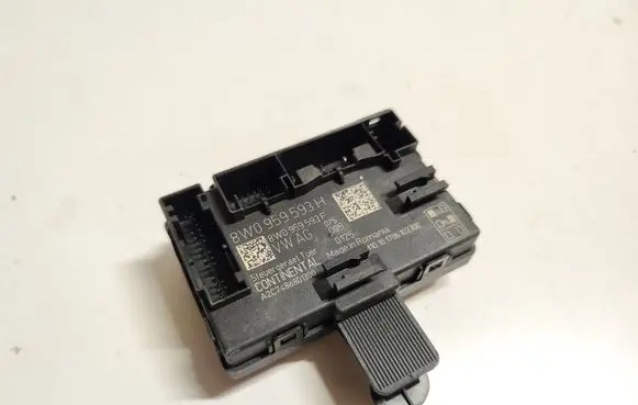 Audi A4 S4 B9 Door control unit/module 8W0959593H